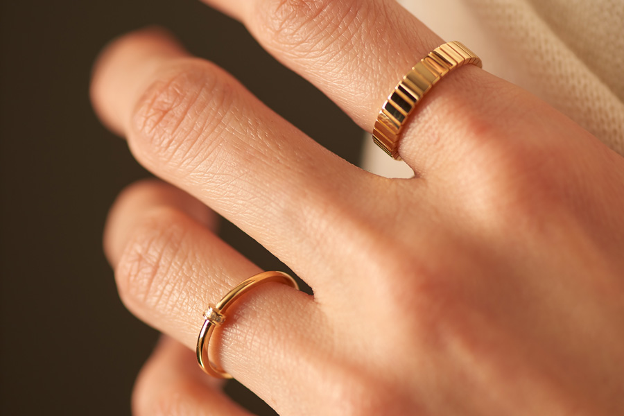 Present large band ring4