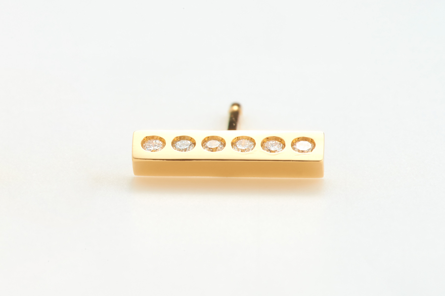 Present diamond triangle pierce1