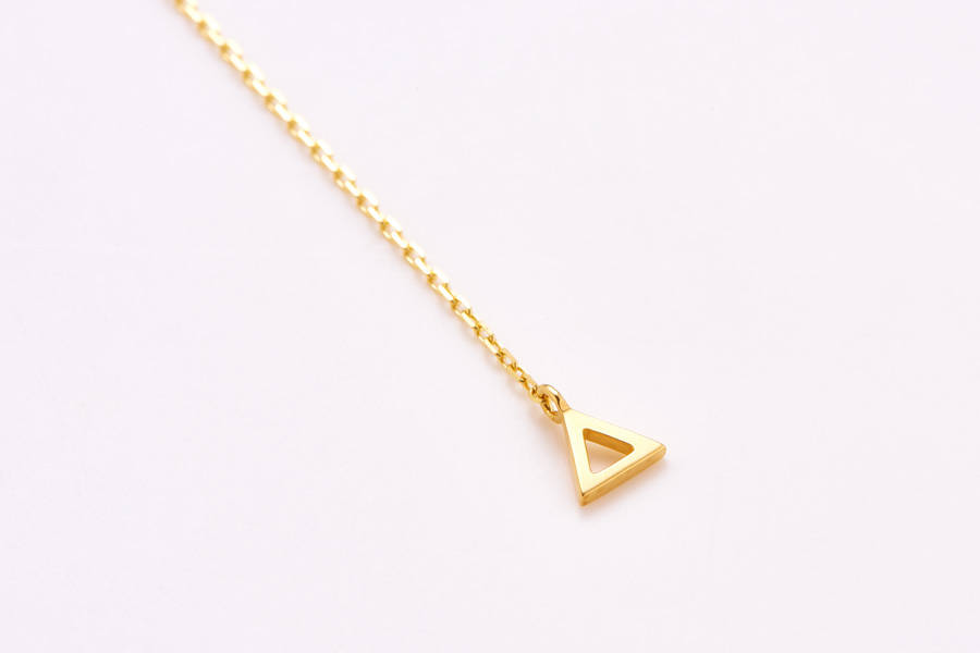 Present diamond triangle lariat3
